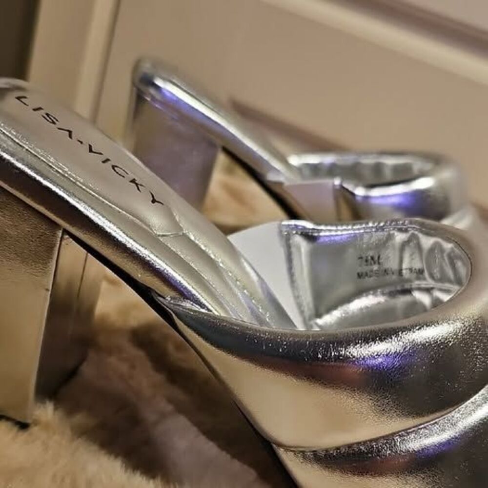LISA☆VICKY- Silver Metallic Women's Mules SIZE 7.5 NWT - Picture 4 of 10